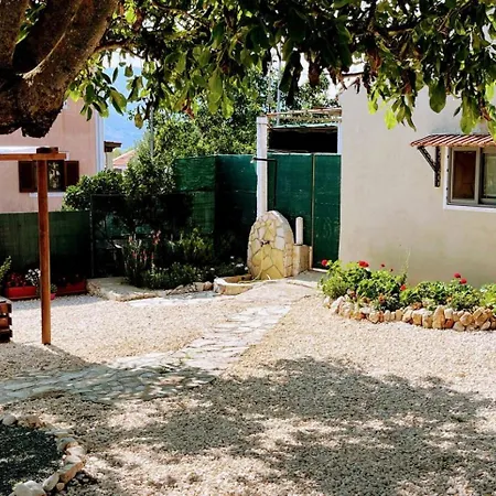 Nikos Apartment *